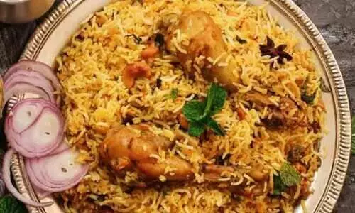 പൊലീസ് ഉദ്യോഗസ്ഥന് കഴിക്കാൻ വാങ്ങിയ ബിരിയാണിയിൽ ചത്ത പഴുതാര; തിരുവല്ലയിലെ ഹോട്ടൽ അടച്ചുപൂട്ടി