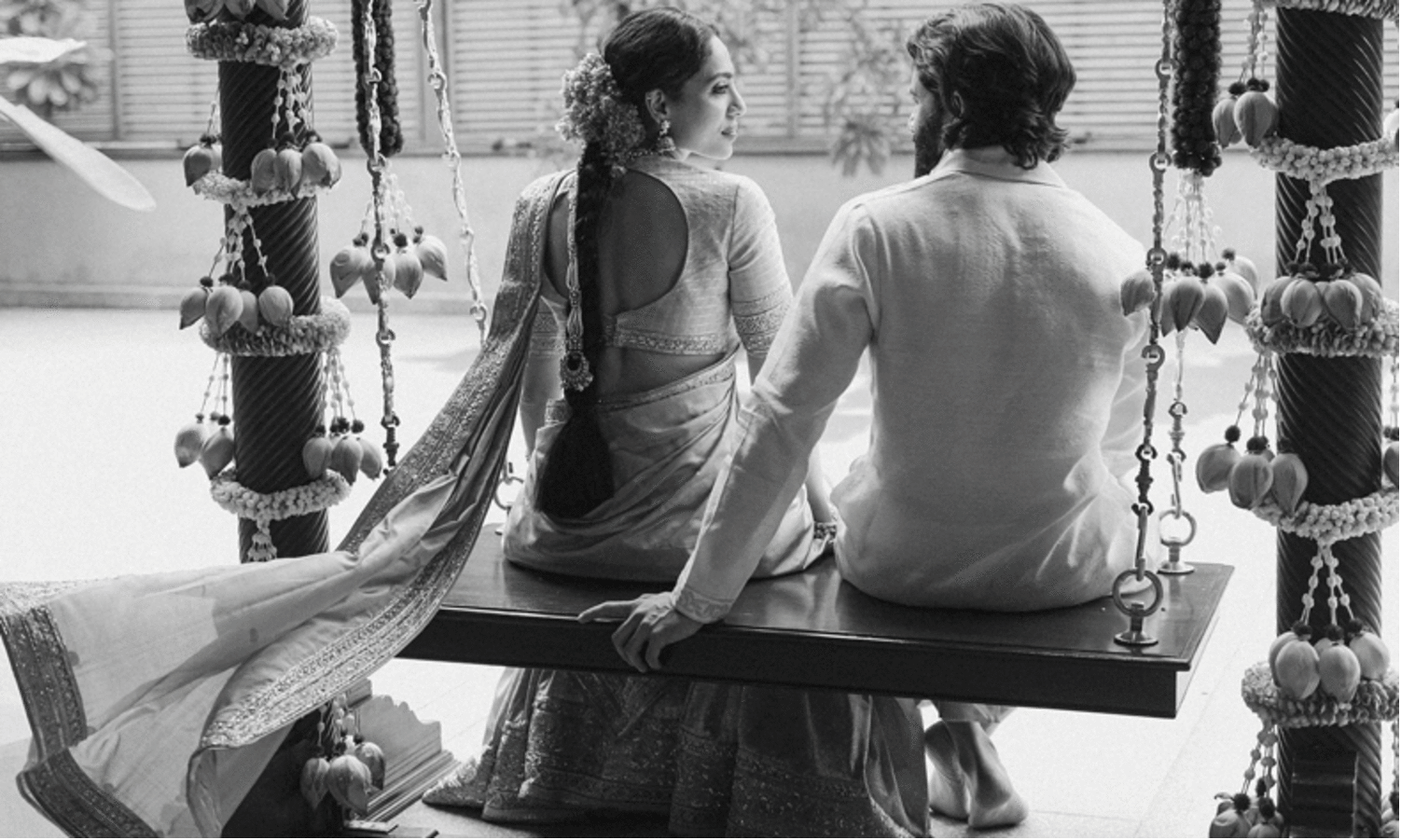 വിവാഹനിശ്ചയ ചിത്രങ്ങളുമായി ശോഭിത ധൂലിപാല