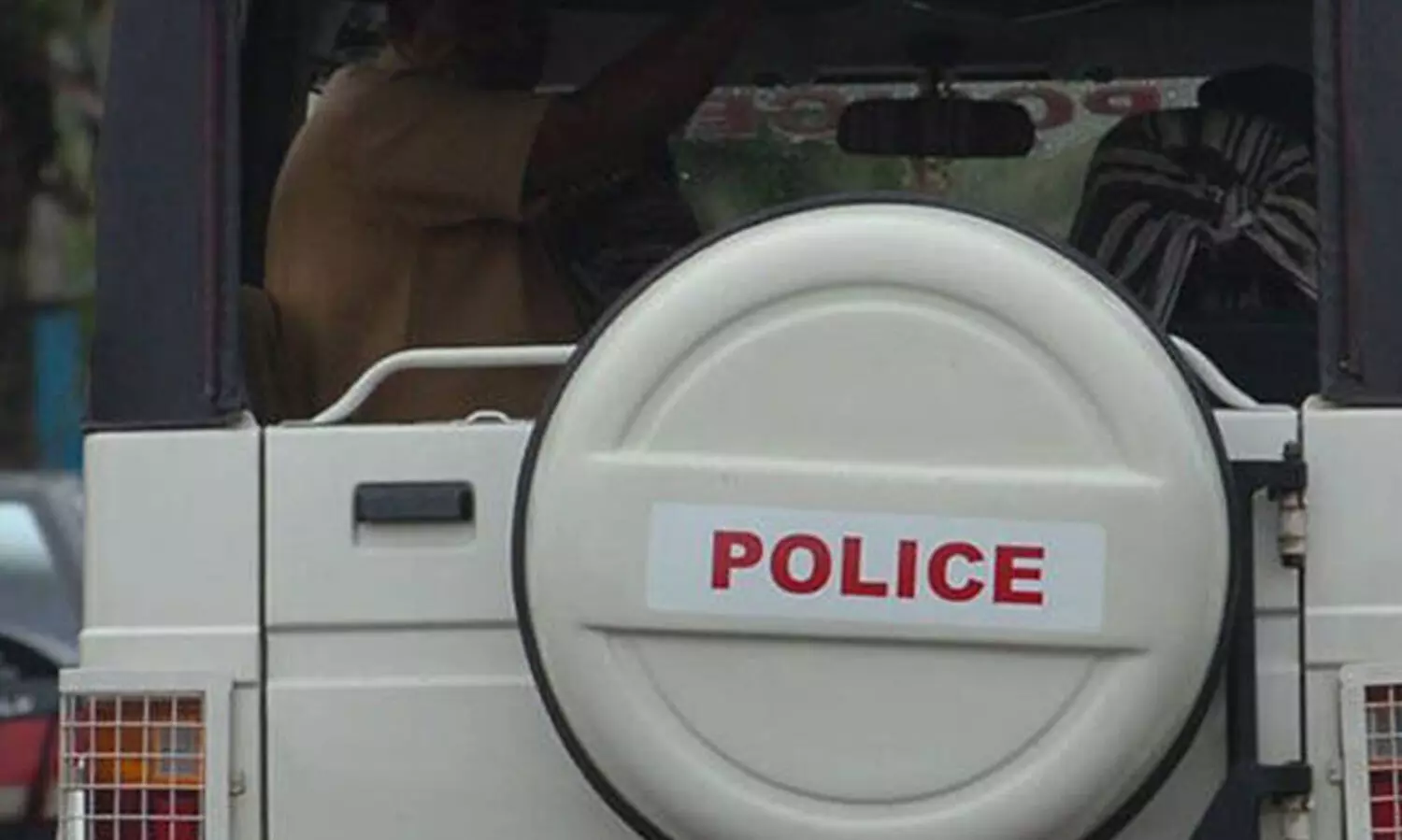 യുവാവിനെ മർദിച്ച് വഴിയിൽ തളളിയശേഷം കാർ തട്ടിക്കൊണ്ടു പോയ കേസിൽ ഒരു പ്രതിയെക്കൂടി പിടികൂടി