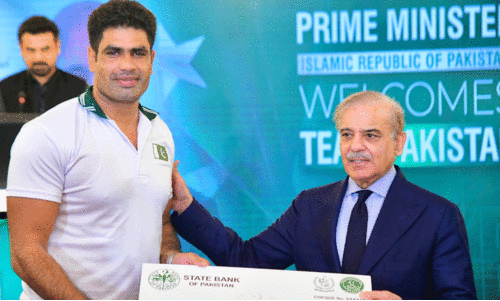 സന്തോഷത്തോടെ ഒന്ന് അഭിനന്ദിക്കുക എങ്കിലും ചെയ്യൂ, നിങ്ങളുടെ പണം അവന് ടിക്കറ്റിന് പോലും തികയില്ല; പാകിസ്താൻ പ്രധാനമന്ത്രിയെ വിമർശിച്ച് കനേരിയ