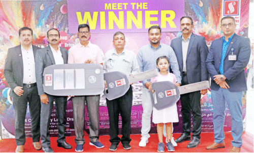 സ​ഫാ​രി ‘ഷോ​പ് ആ​ൻ​ഡ് ഡ്രൈ​വ്’ വി​ജ​യി​ക​ൾ​ക്ക് കാ​റു​ക​ൾ കൈ​മാ​റി