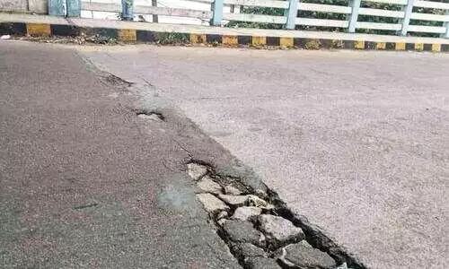 കുമ്പളങ്ങി-പെരുമ്പടപ്പ് പാലം; എക്സ്പാൻഷൻ ജോയൻറുകളിൽ രൂപപ്പെട്ട വിള്ളലുകൾ ഭീതി ഉയർത്തുന്നു