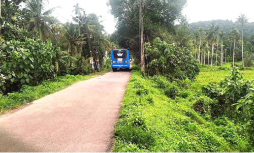 വെള്ളിക്കുളങ്ങര ട്രാംവേ റോഡ് വീതിക്കുറവ്; സുഗമമായ ഗതാഗതം സാധ്യമാകാതെ നാട്ടുകാർ