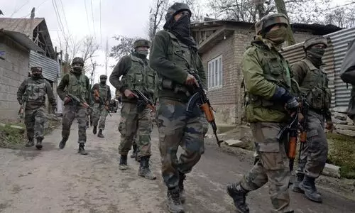 കശ്മീരിലെ അനന്ത്നാഗിൽ ഭീകരരുമായുള്ള ഏറ്റുമുട്ടലിൽ രണ്ട് സൈനികർക്ക് വീരമൃത്യു