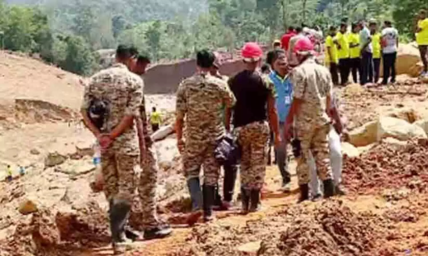 കനത്ത മഴ: മുണ്ട​ക്കൈയിലെ ജനകീയ തിരച്ചിൽ നിർത്തി