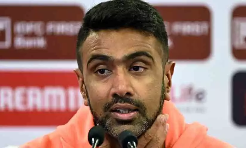 കുറച്ച് വർഷങ്ങളായില്ലേ കളിച്ചിട്ട്, അപ്പോൾ അൺക്യാപ്ഡ് കളിക്കാരൻ ആണല്ലോ; ധോണിയെ അൺക്യാപ്ഡ് ആക്കുന്നതിനെ കുറിച്ച് അശ്വിൻ