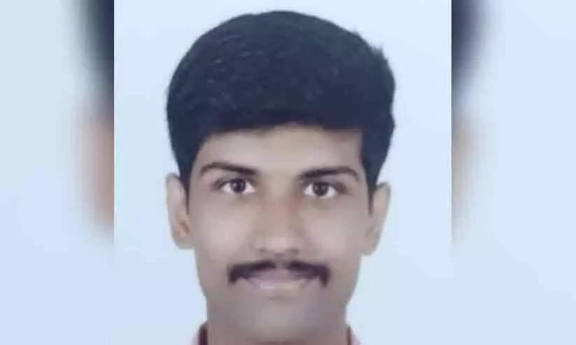 ഫുട്ബോൾ കളിക്കിടെ വിദ്യാർഥി കുഴഞ്ഞ് വീണ് മരിച്ചു ഫുട്ബോൾ കളിക്കിടെ വിദ്യാർഥി കുഴഞ്ഞ് വീണ് മരിച്ചു