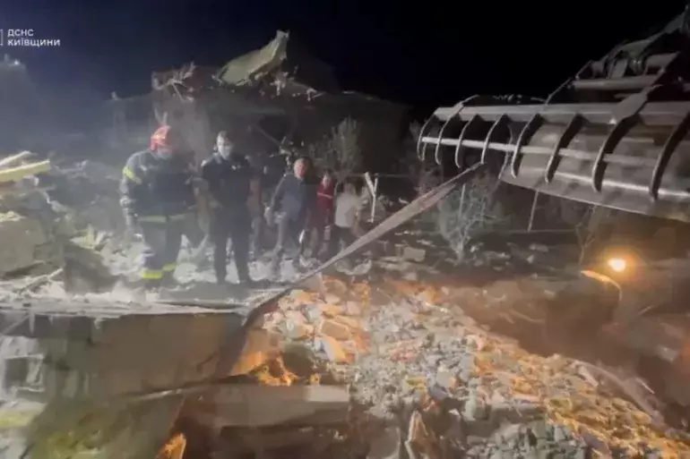 അടിച്ചും തിരിച്ചടിച്ചും റഷ്യയും യുക്രെയ്നും അടിച്ചും തിരിച്ചടിച്ചും റഷ്യയും യുക്രെയ്നും