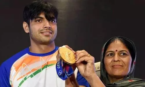 ‘ഇന്റർനെറ്റിൽ താരമായ കാര്യമൊന്നും അമ്മക്കറിയില്ല, അവർ എപ്പോഴും ഹൃദയത്തിൽനിന്ന് സംസാരിക്കുന്നു’; പ്രതികരണവുമായി നീരജ് ചോപ്ര