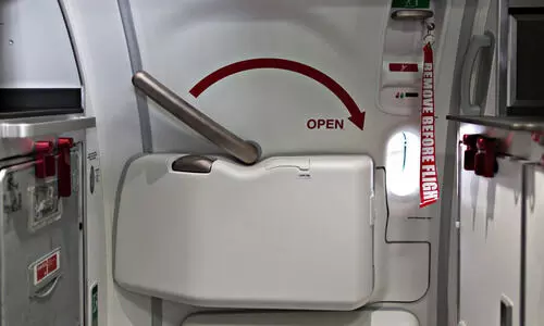 വിമാനത്തിന്റെ വാതിൽ തുറക്കാൻ ശ്രമം; യുവാവ് അറസ്റ്റിൽ