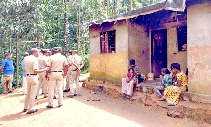 മദ്യപാനികളുടെ അഴിഞ്ഞാട്ടം; പൊറുതിമുട്ടി ആദിവാസി കോളനികൾ മദ്യപാനികളുടെ അഴിഞ്ഞാട്ടം; പൊറുതിമുട്ടി ആദിവാസി കോളനികൾ