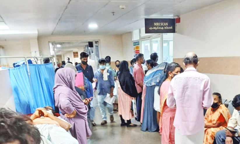 സൂപ്പർ സ്പെഷാലിറ്റി എം.ആർ.ഐ പുനഃസ്ഥാപിച്ചില്ല; വീർപ്പുമുട്ടി കാഷ്വാലിറ്റി എം.ആർ.ഐ സൂപ്പർ സ്പെഷാലിറ്റി എം.ആർ.ഐ പുനഃസ്ഥാപിച്ചില്ല; വീർപ്പുമുട്ടി കാഷ്വാലിറ്റി എം.ആർ.ഐ