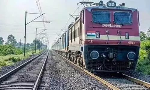 മണ്ണിടിച്ചിൽ; കണ്ണൂർ എക്സ്പ്രസ് വഴിതിരിച്ചുവിട്ടു മണ്ണിടിച്ചിൽ; കണ്ണൂർ എക്സ്പ്രസ് വഴിതിരിച്ചുവിട്ടു