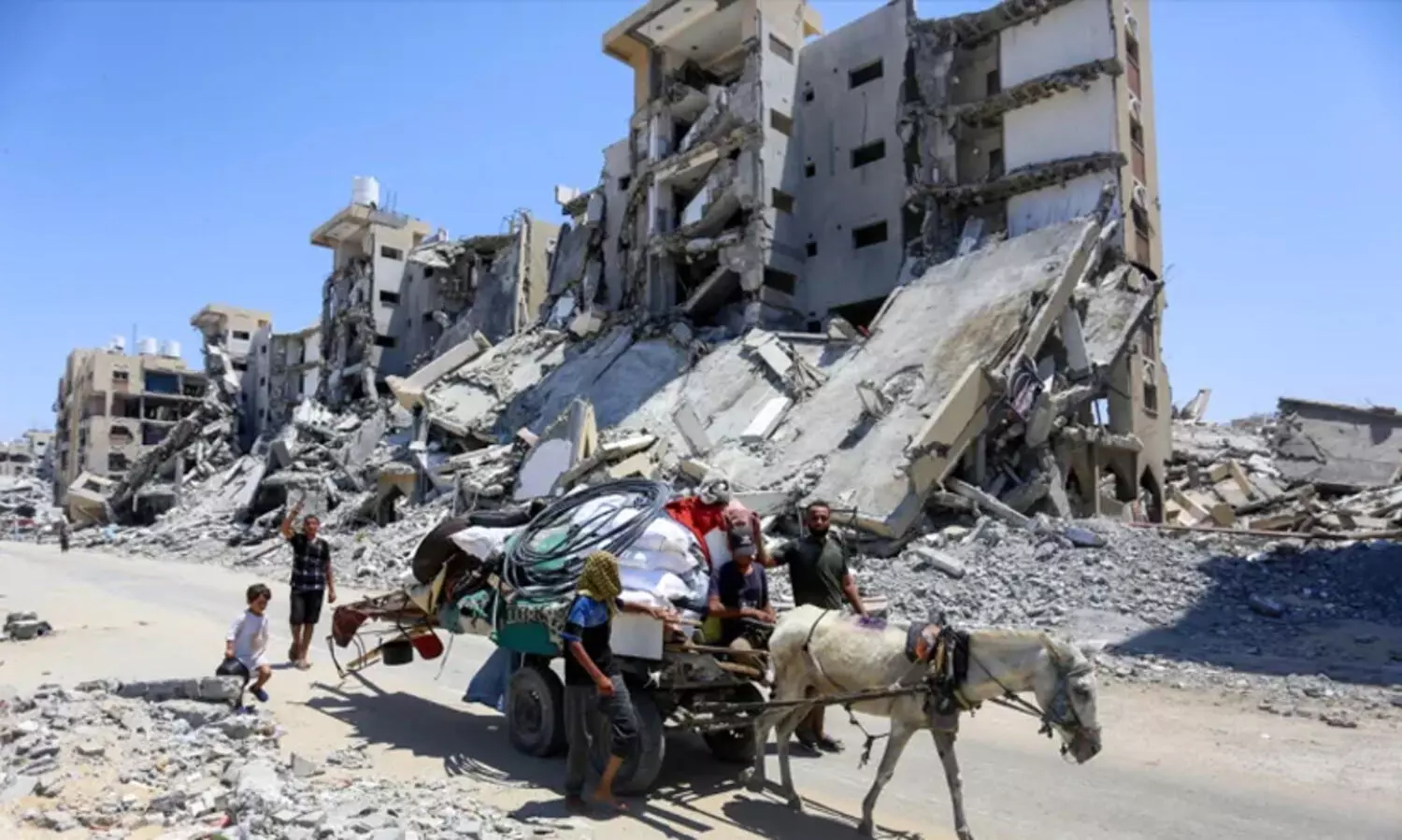 ഗസ്സയിൽ പരക്കെ ആക്രമണവും കൂട്ടക്കൊലയും തുടർന്ന് ഇസ്രായേൽ; സഹായ വിതരണം തടയുന്നതായി യു.എൻ