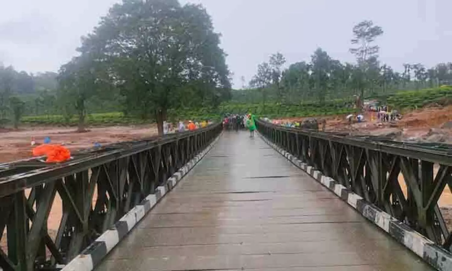 ചൂരൽമലയിലും മുണ്ടക്കൈയിലും കനത്ത മഴ; ബെയ്‍ലി പാലം അടച്ചു