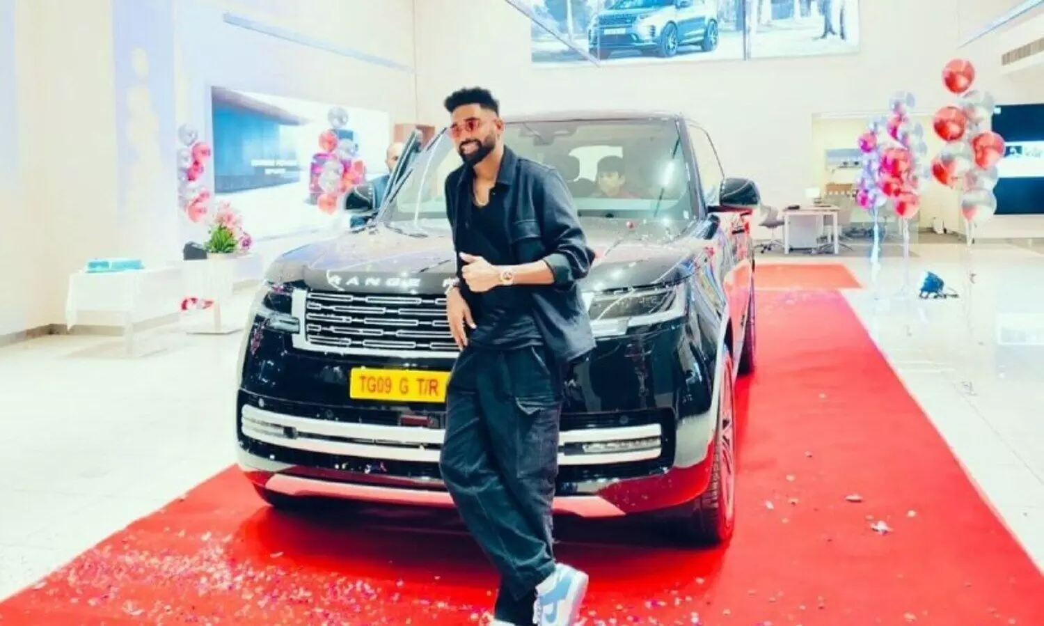 ‘സ്വപ്നങ്ങള്‍ക്ക് അതിരുകള്‍ നിശ്ചയിക്കാതിരിക്കുക’; കോടികള്‍ വിലയുള്ള സ്വപ്നവാഹനം സ്വന്തമാക്കി സിറാജ്