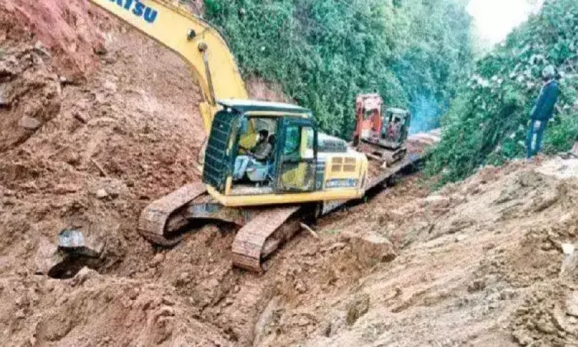 പാളത്തിൽ വീണ്ടും മണ്ണിടിച്ചിൽ; കണ്ണൂർ ട്രെയിനുകൾ സേലം വഴി, ഹാസൻ വഴിയുള്ള നിരവധി ട്രെയിനുകൾ റദ്ദാക്കി