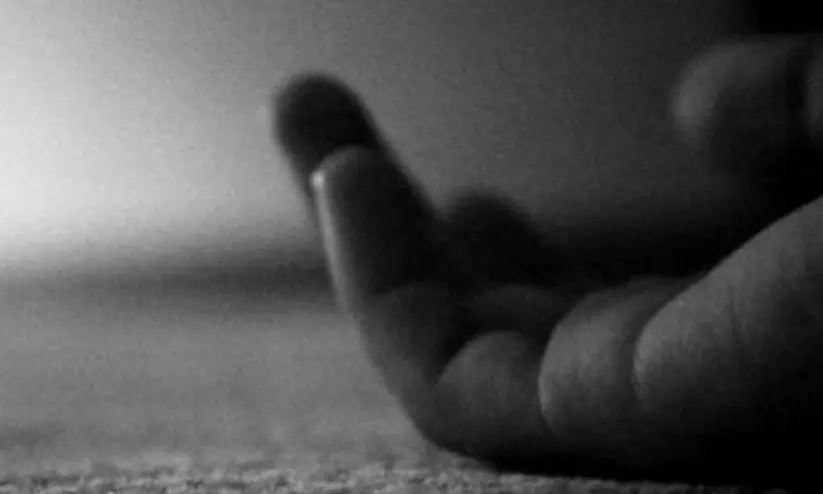 അനിയത്തിയുമായി വഴക്കിട്ട പെൺകുട്ടിയെ പിതാവ് മർദിച്ച് കൊലപ്പെടുത്തി