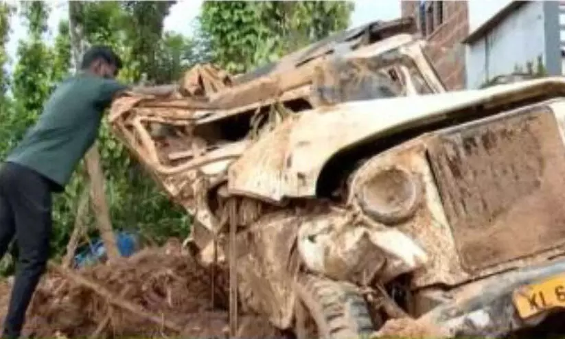 വിദഗ്ധ സംഘം ദുരന്തബാധിത മേഖലകളില് പരിശോധന ആരംഭിച്ചു വിദഗ്ധ സംഘം ദുരന്തബാധിത മേഖലകളില് പരിശോധന ആരംഭിച്ചു