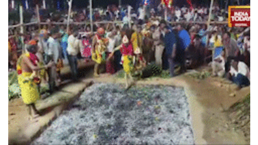 ക്ഷേത്ര ചടങ്ങിനി​ടെ തീയിലൂടെ നടന്ന ഏഴുവയസുകാരന് ഗുരുതര പൊള്ളലേറ്റു