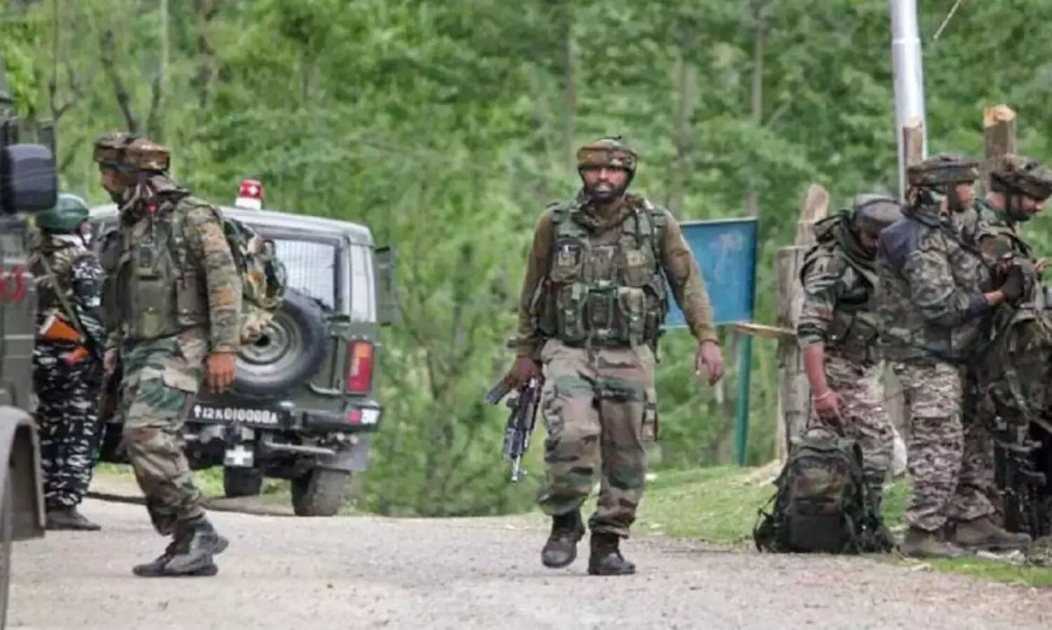 ജമ്മു-കശ്മീരിൽ ഭീകരരുമായി നടന്ന ഏറ്റുമുട്ടലിൽ സൈനിക ഉദ്യോഗസ്ഥന് വീരമൃത്യു