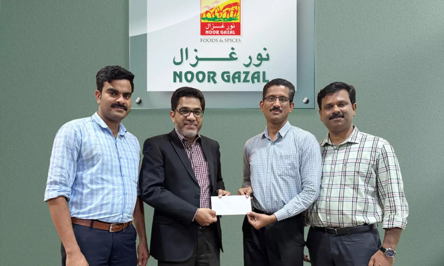 വയനാട് ഉരുൾപൊട്ടൽ: ദുരന്തബാധിതർക്ക് കൈത്താങ്ങുമായി നൂർ ഗസൽ ജീവനക്കാർ