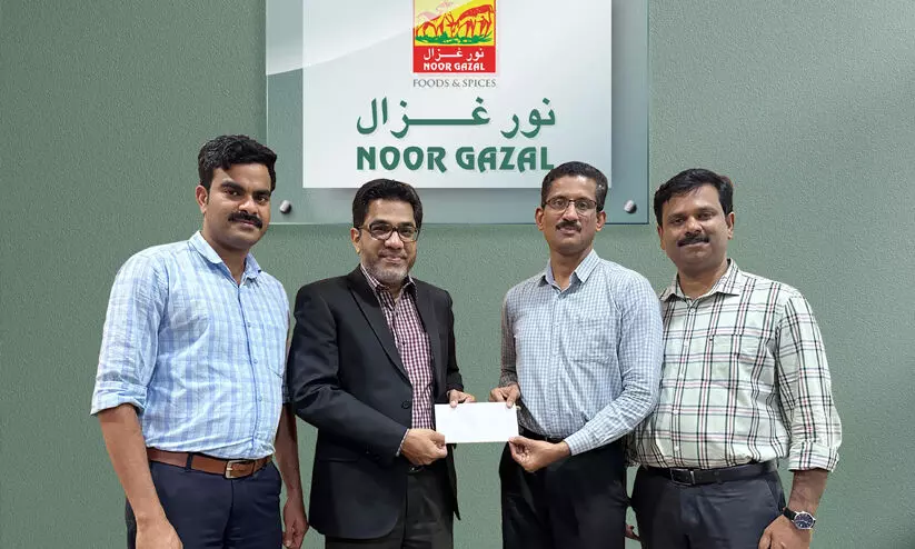 വയനാട് ഉരുൾപൊട്ടൽ: ദുരന്തബാധിതർക്ക് കൈത്താങ്ങുമായി നൂർ ഗസൽ ജീവനക്കാർ വയനാട് ഉരുൾപൊട്ടൽ: ദുരന്തബാധിതർക്ക് കൈത്താങ്ങുമായി നൂർ ഗസൽ ജീവനക്കാർ