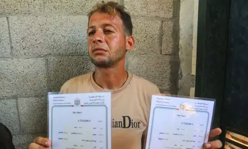 പിതാവ് ജനന സർട്ടിഫിക്കറ്റ് വാങ്ങാൻ പോയ സമയത്ത് ഇരട്ടകുട്ടികൾ ഇസ്രായേൽ ആക്രമണത്തിൽ കൊല്ലപ്പെട്ടു