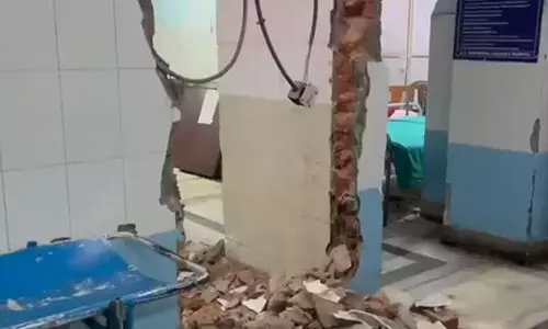 കൊൽക്കത്തയിൽ ഡോക്ടർ ബലാത്സംഗത്തിനിരയായ സ്ഥലത്ത് അറ്റകു​റ്റപ്പണി തുടങ്ങിയതിൽ പ്രതിഷേധം