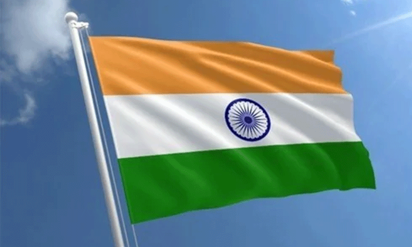 സ്വാ​ത​ന്ത്ര്യ​ദാ​ഹം തി​ള​ച്ചു; അ​ധി​കാ​രി സ്ഥാ​നം തെ​റി​ച്ചു