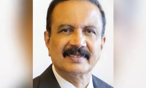 ഡോ. ​ആ​സാ​ദ് മൂ​പ്പ​ൻ