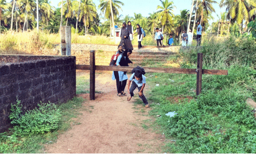 പ​രാ​തി മ​നു​ഷ്യാ​വ​കാ​ശ ക​മീ​ഷ​ൻ തീ​ർ​പ്പാ​ക്കി; സ​ഞ്ചാ​ര സ്വാ​ത​ന്ത്ര്യം ഉ​റ​പ്പാക്കണം