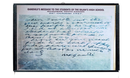 ഗാ​ന്ധി​ജി​യു​ടെ സ​ന്ദേ​ശം നി​ധി​പോ​ലെ സൂ​ക്ഷി​ച്ച് രാ​ജാ​സ് സ്കൂ​ൾ