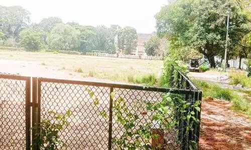 ബ്രിട്ടീഷ് പതാക താഴ്ത്തി, ത്രിവർണ പതാക   ഉയർത്തിയ മൈതാനം അവഗണനയിൽ