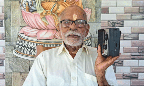 ഇംഗ്ലീഷുകാരെ നാടുകടത്തിയ സന്തോഷത്തിലാണ് ഈ നൂറ്റൊന്നുകാരൻ ഇംഗ്ലീഷുകാരെ നാടുകടത്തിയ സന്തോഷത്തിലാണ് ഈ നൂറ്റൊന്നുകാരൻ