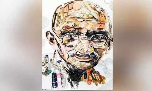 വീട്ടുപകരണങ്ങൾ ഉപയോഗിച്ച്​ ഗാന്ധിജിയുടെ ചിത്രം; ആകർഷകം സ്മൃതി ബിജുവിന്‍റെ കലാവിസ്മയം