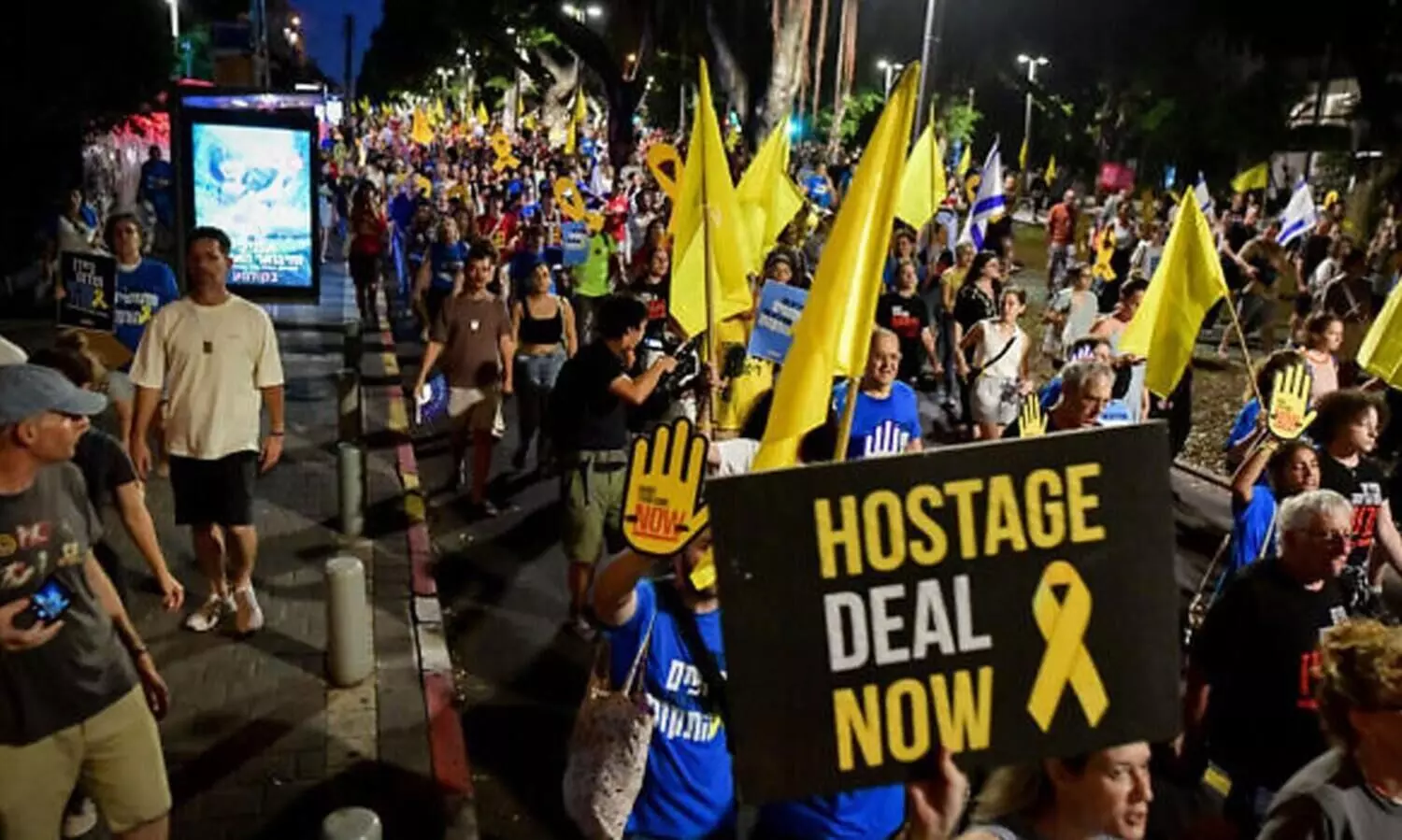 വെടിനിർത്തൽ ചർച്ചക്ക് പോയവർക്ക് താക്കീതുമായി ഇസ്രായേലിൽ പടുകൂറ്റൻ റാലി: ‘കരാറിൽ ഒപ്പിടാതെ തിരിച്ചുവരരുത്’