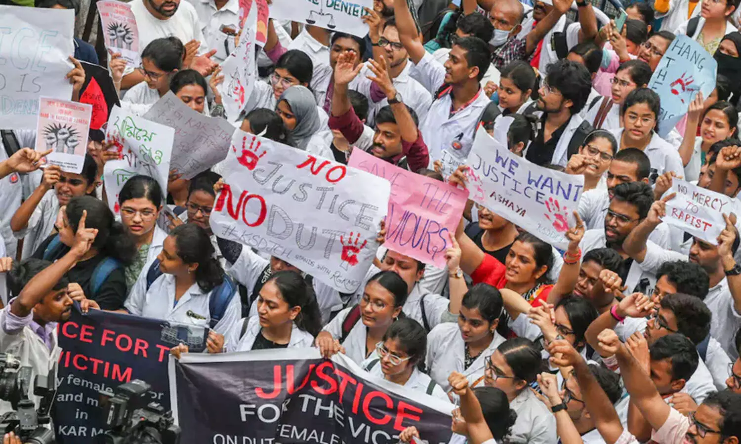 അവളാണോ കുഴപ്പക്കാരി?; കൊൽക്കത്ത ബലാത്സംഗ കൊലപാതകത്തിൽ രൂക്ഷമായി പ്രതികരിച്ച് ഇന്ത്യൻ പേസർ