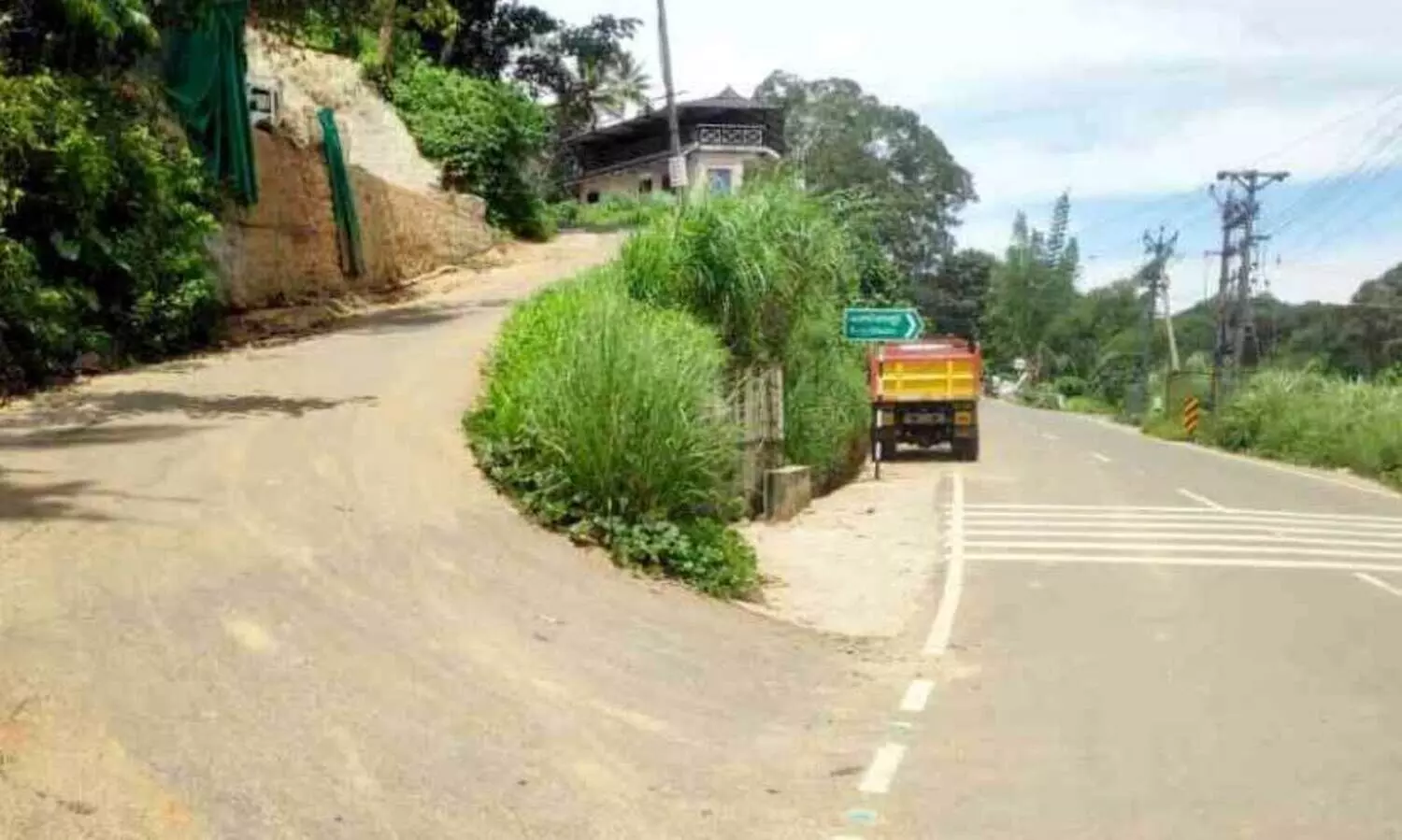 Kunchithanni Pally Road in Dilapidated Condition