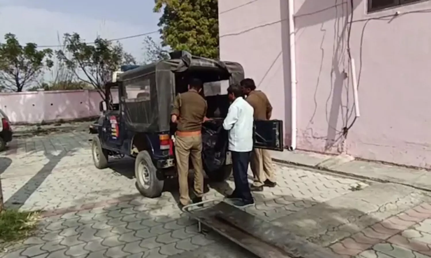 യു.പിയിൽ അധ്യാപകൻ ബലാത്സംഗത്തിനിരയാക്കിയ 14കാരി മരിച്ചു