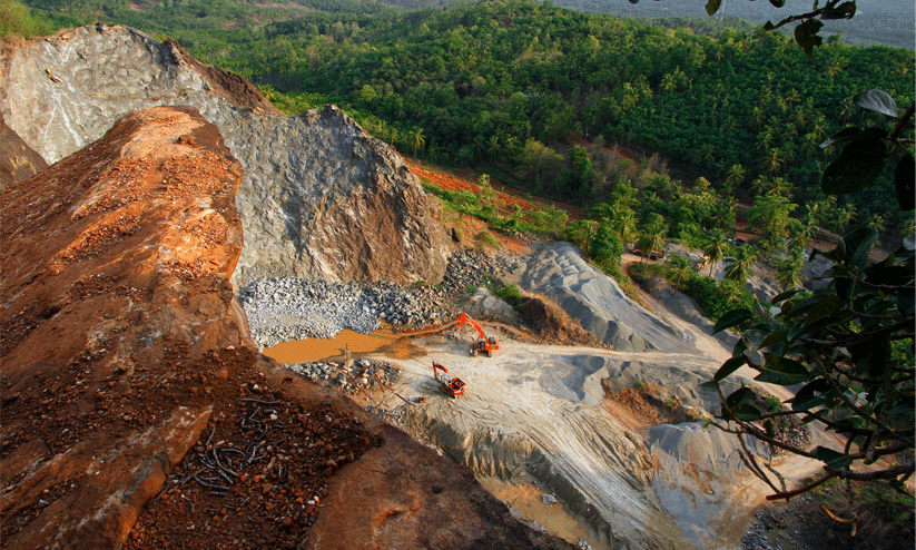 കോട്ടയിൽ ക്വാറിക്കെതിരെ നാട്ടുകാർ; മണ്ണുമാന്തിയന്ത്രം തടഞ്ഞു