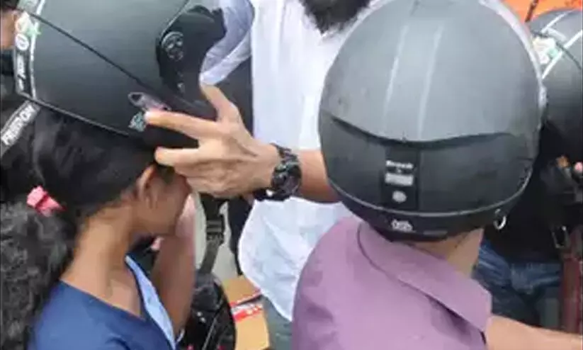 ഹെൽമറ്റ് ധരിച്ചില്ലെന്ന് പറഞ്ഞ് അപകടം സംഭവിച്ചാൽ നഷ്ടപരിഹാരം തടയാനാകില്ല -കോടതി