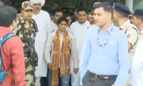 വിനേഷ് ഫോഗട്ട് തിരിച്ചെത്തി; ഡൽഹിയിൽ വൻ വരവേൽപ്പ്, കണ്ണീരോടെ നന്ദി പറഞ്ഞ് താരം