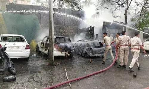 പത്താം ക്ലാസുകാരൻ സഹപാഠിയെ കുത്തിപരിക്കേൽപ്പിച്ചു; ഉദയ്പൂരിൽ വർഗീയ സംഘർഷം, വാഹനങ്ങൾ കത്തിച്ചു