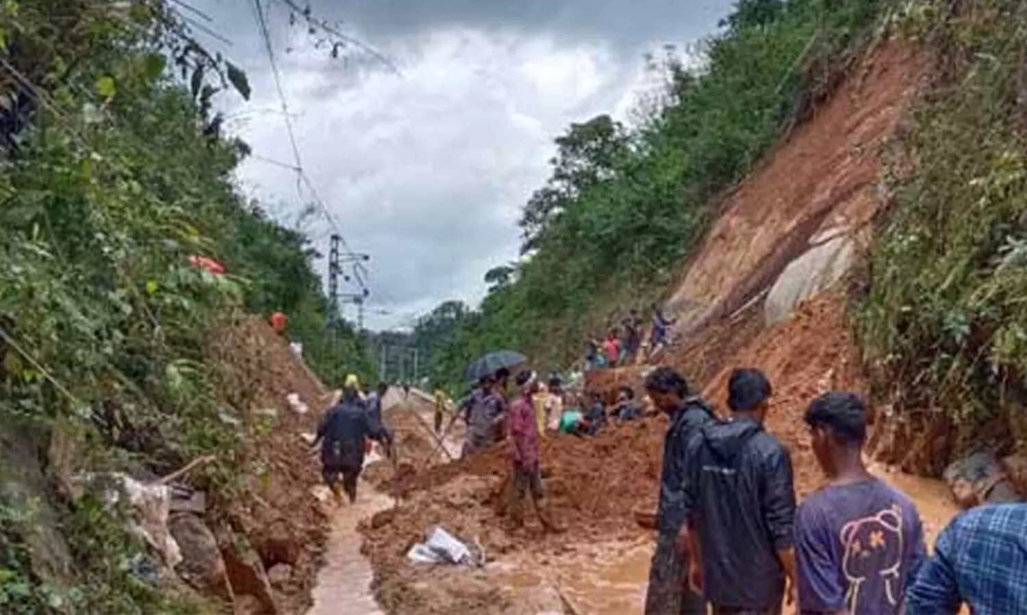 മണ്ണിടിച്ചിൽ: കണ്ണൂർ, ബംഗളൂരു എക്സ്പ്രസ് ട്രെയിനുകൾ റദ്ദാക്കി