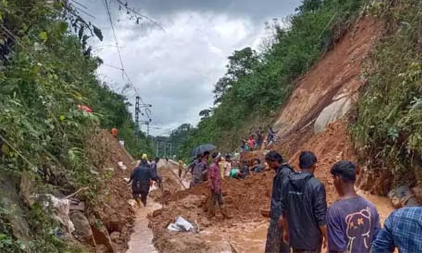 മണ്ണിടിച്ചിൽ: കണ്ണൂർ, ബംഗളൂരു എക്സ്പ്രസ് ട്രെയിനുകൾ റദ്ദാക്കി