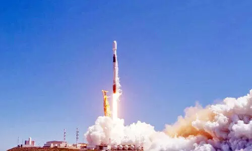 സ്‌​പേ​സ്എ​ക്‌​സ് റോ​ക്ക​റ്റി​ൽ സാ​റ്റ​ലൈ​റ്റ്​ വി​ക്ഷേ​പി​ക്കു​ന്നു