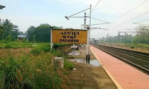 പരവൂര് റെയില്വേ സ്റ്റേഷൻ; വികസനത്തിന് പച്ചക്കൊടി പരവൂര് റെയില്വേ സ്റ്റേഷൻ; വികസനത്തിന് പച്ചക്കൊടി