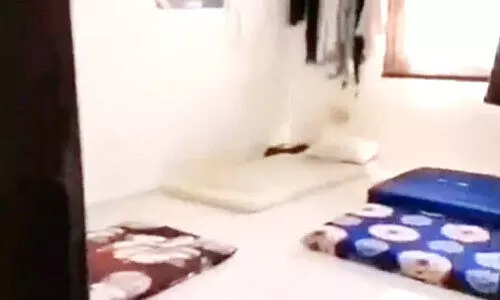 വാ​ണി​ജ്യ സ്ഥാ​പ​നം താ​മ​സ സ്ഥ​ല​മാ​ക്കി​യ നി​ല​യി​ൽ