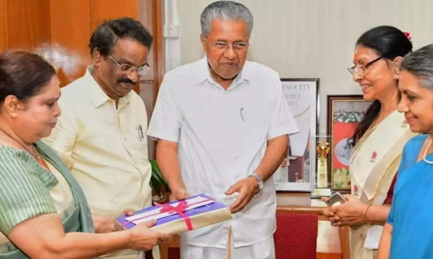 ‘കാണുന്നതെല്ലാം വിശ്വസിക്കരുത്, ഉപ്പുപോലും കാഴ്ചക്ക് പഞ്ചസാര പോലെയാണ്’; ഉന്നതരും വേട്ടക്കാരെന്ന് ഹേമ കമ്മിറ്റി റിപ്പോർട്ട്